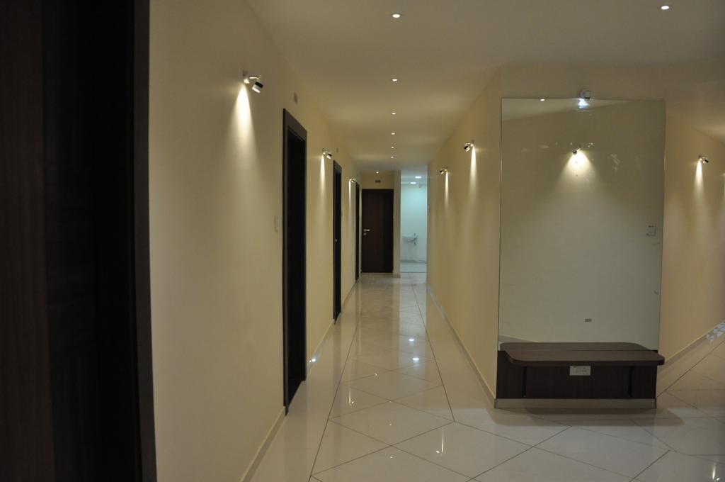 Shivdhara Hotel & Residence Райкот Стая снимка